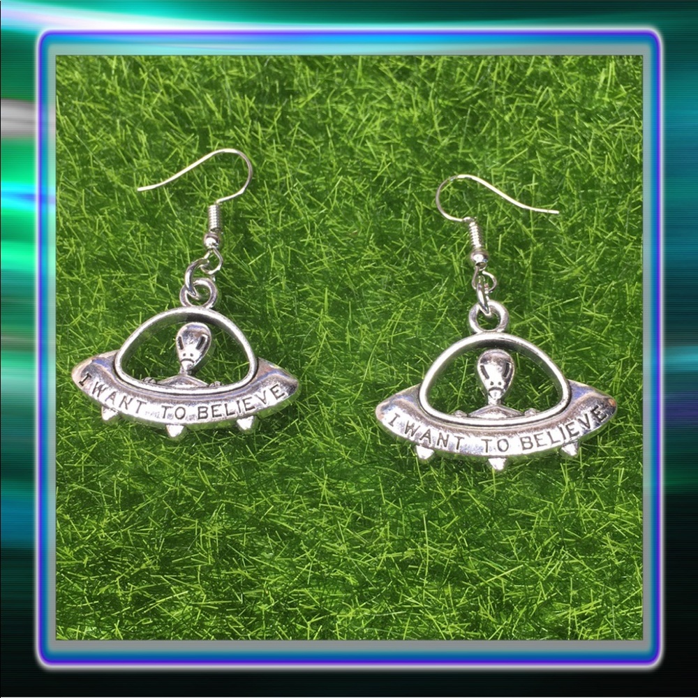 Alien Earrings - Picture 3 of 8